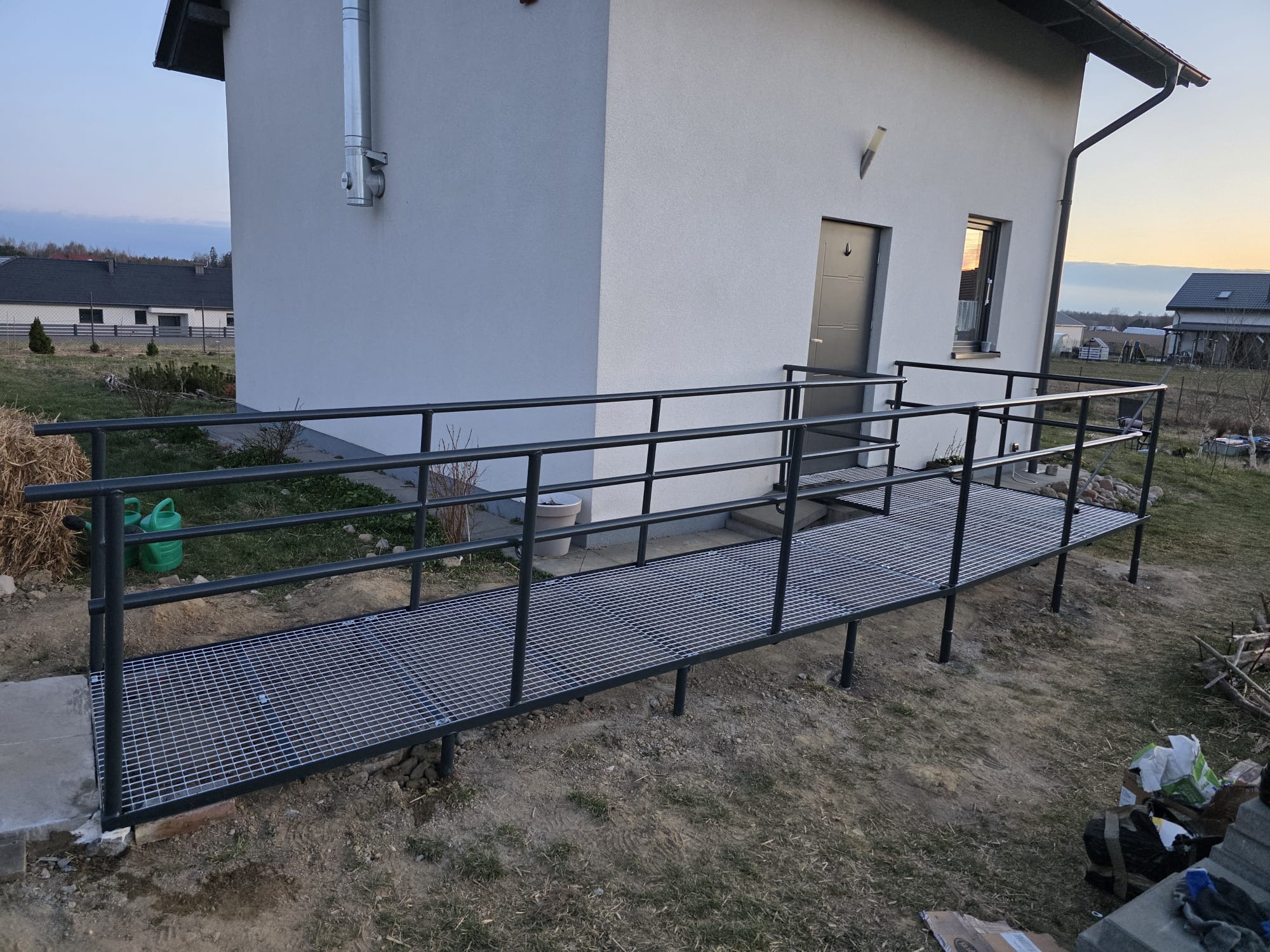 Spawana konstrukcja podjazdu i trapu stalowego
